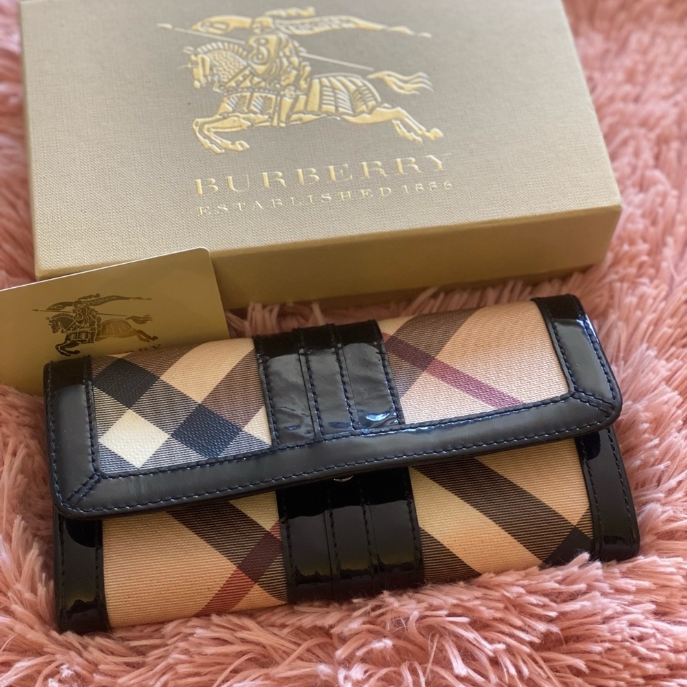 Burberry bifold wallet